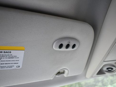 Used 2008 Chrysler Town & Country Touring FWD image 17