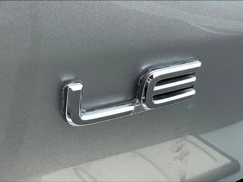 Used 2018 Toyota Highlander LE image 9