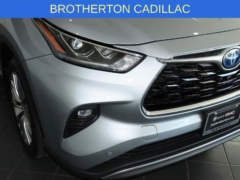 Used 2024 Toyota Highlander Platinum image 12