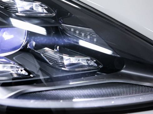 Certified 2023 Porsche Cayenne S Platinum image 32