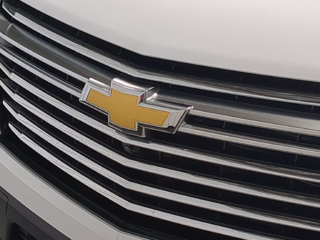 Used 2023 Chevrolet Traverse Premier w/ LPO, Floor Liner Package FWD image 12