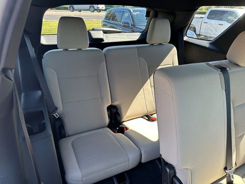 Used 2022 Chevrolet Traverse LS image 25