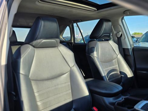 Used 2022 Toyota RAV4 Limited FWD image 10