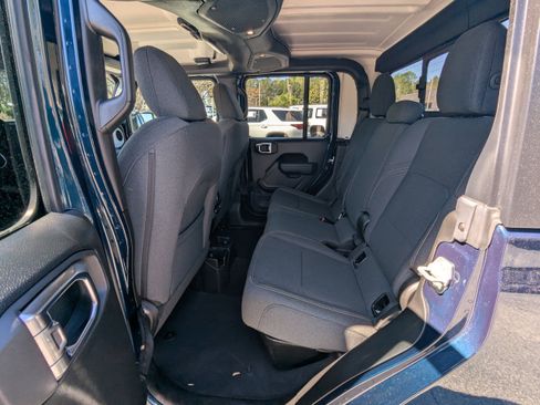 Used 2025 Jeep Gladiator Sport image 11