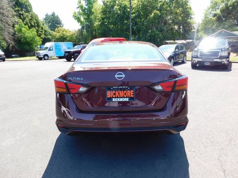 Used 2025 Nissan Altima 2.5 SV FWD image 19