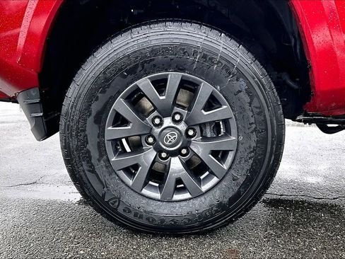 Used 2023 Toyota Tacoma SR5 AWD/4WD image 7