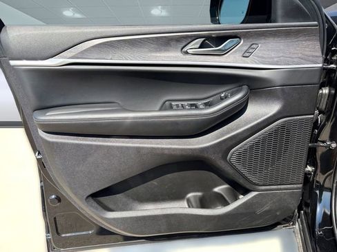 New 2025 Jeep Grand Cherokee L Limited w/ Luxury Tech Group II image 23