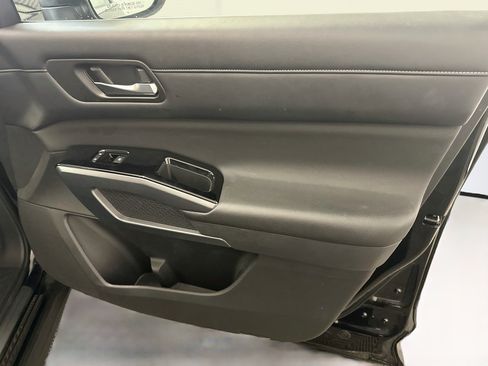 Used 2023 Nissan Pathfinder SL AWD/4WD image 35
