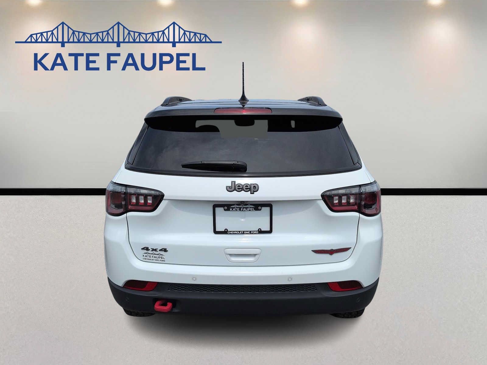 Used 2025 Jeep Compass Trailhawk AWD/4WD image 6