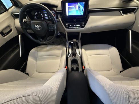 Used 2023 Toyota Corolla Cross L image 21