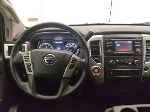 Used 2017 Nissan Titan SV image 22