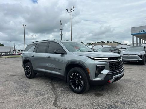 Used 2025 Chevrolet Traverse Z71 w/ Driver Confidence Package AWD/4WD image 1