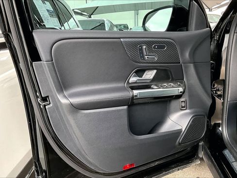 Used 2025 Mercedes-Benz GLB 250 image 20