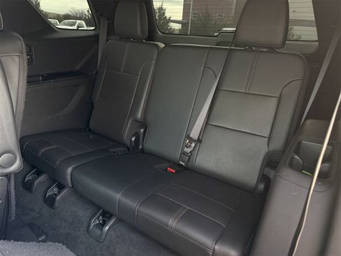 Certified 2023 Chevrolet Traverse RS image 30