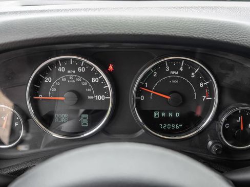 Used 2017 Jeep Wrangler Unlimited Sahara w/ Connectivity Group AWD/4WD image 25