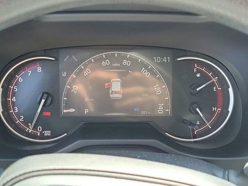 Used 2025 Toyota RAV4 XLE image 32