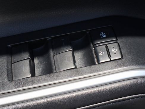 Used 2020 Toyota Highlander XLE image 15