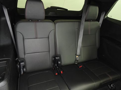 Used 2023 Chevrolet Traverse RS image 38