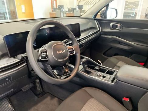 Used 2025 Kia Sorento LX image 11