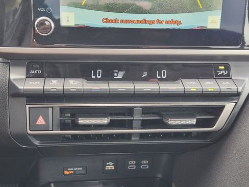 Used 2025 Toyota Camry LE w/ Convenience Package image 14