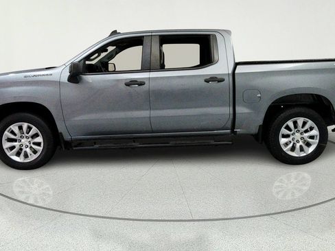 Used 2019 Chevrolet Silverado 1500 Custom w/ Custom Value Package AWD/4WD image 2