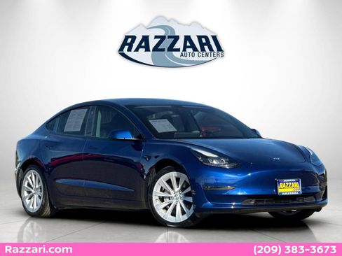 Used 2023 Tesla Model 3 Standard Range image 1