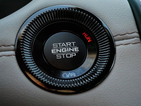 Used 2023 Jeep Compass Limited image 30