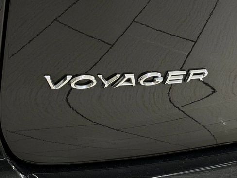 Used 2022 Chrysler Voyager LX FWD image 32