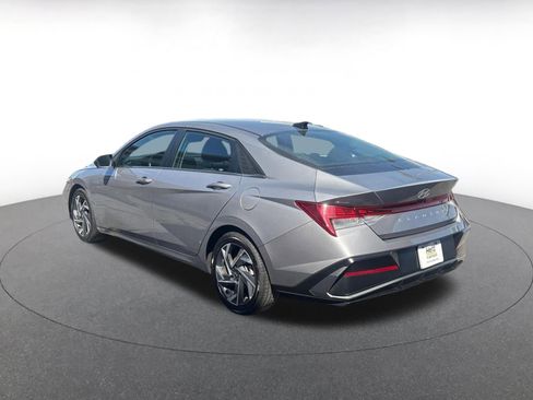 Used 2025 Hyundai Elantra SEL image 12