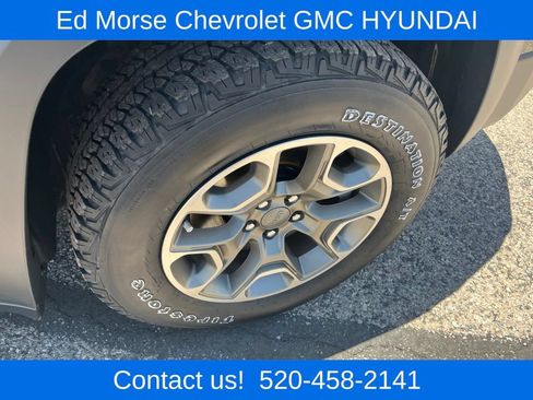 Used 2020 Jeep Cherokee Trailhawk AWD/4WD image 25