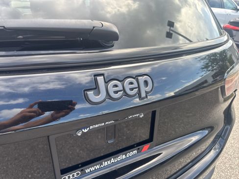 Used 2021 Jeep Compass Latitude w/ Sun and Sound Group FWD image 11