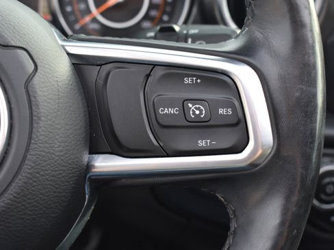 Used 2019 Jeep Wrangler Unlimited Sahara image 14