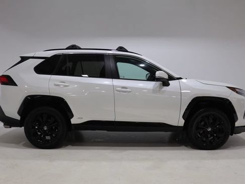 Used 2022 Toyota RAV4 SE w/ Convenience Package AWD/4WD image 9