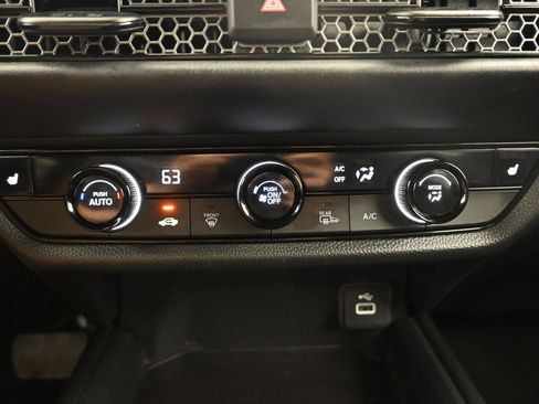 Used 2025 Honda HR-V Sport image 17