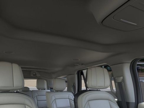 New 2026 Lincoln Navigator Premiere image 22