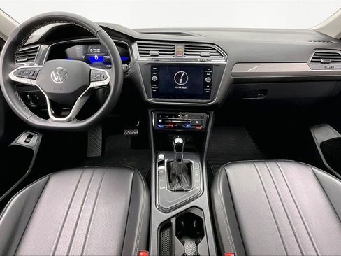 Used 2024 Volkswagen Tiguan SE image 16