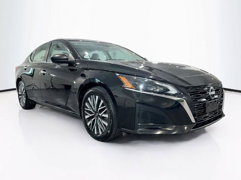 Used 2024 Nissan Altima 2.5 SV FWD image 7