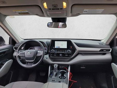 Used 2023 Toyota Highlander LE image 15
