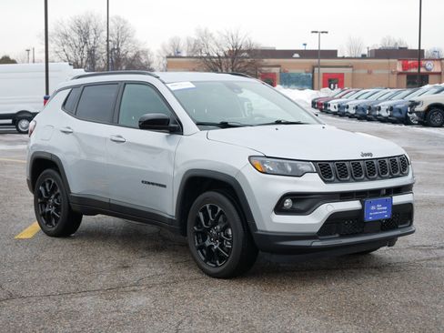 Used 2025 Jeep Compass Latitude w/ Altitude Special Edition image 7