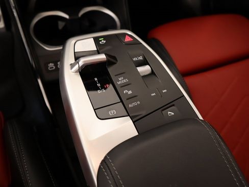 Used 2025 BMW X2 xDrive28i w/ M Sport Package image 9