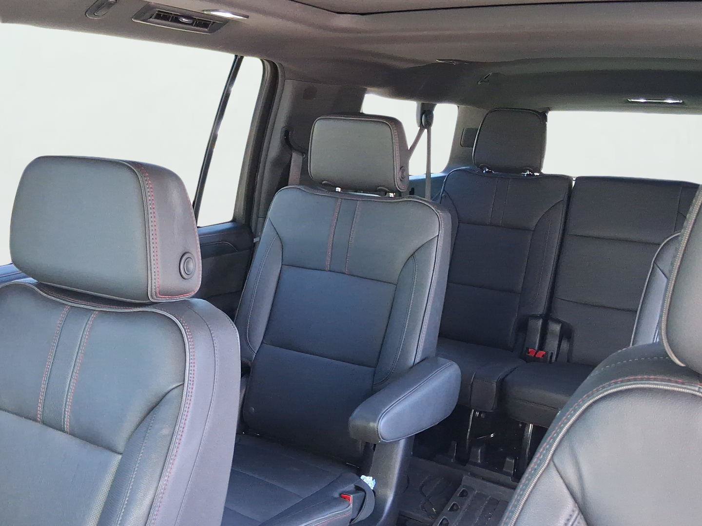 Used 2024 Chevrolet Suburban RST w/ Sport Performance Package AWD/4WD image 12