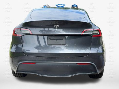 Used 2024 Tesla Model Y Long Range RWD image 9