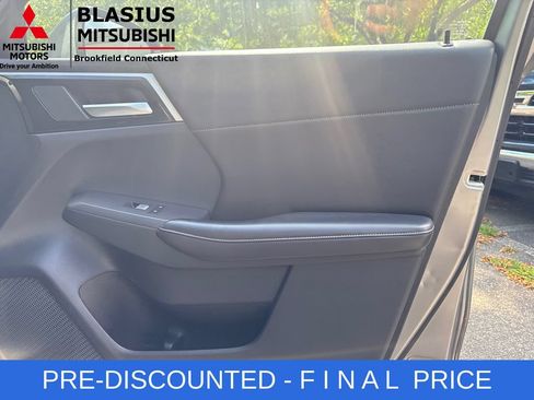 Used 2022 Mitsubishi Outlander SE AWD/4WD image 31