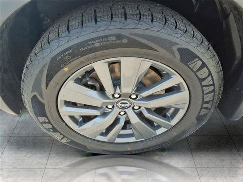 Used 2024 Nissan Pathfinder SV AWD/4WD image 14