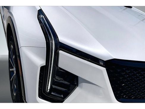 Used 2025 Cadillac XT4 Sport AWD/4WD image 32