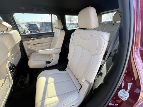 Used 2023 Jeep Grand Cherokee L Limited w/ Luxury Tech Group II image 7