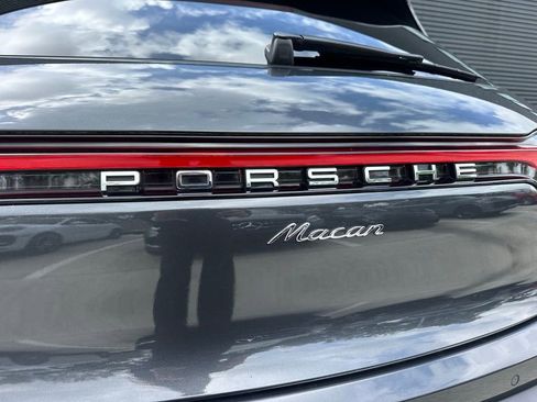 Certified 2024 Porsche Macan image 14