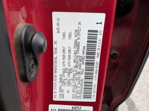 Used 2017 Toyota Tacoma SR5 image 31