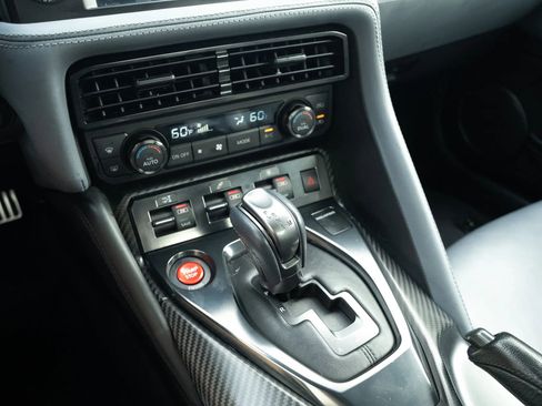 Used 2020 Nissan GT-R Premium image 18