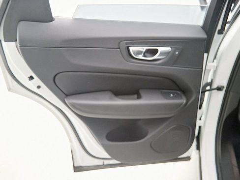 Certified 2025 Volvo XC60 B5 Plus AWD/4WD image 18